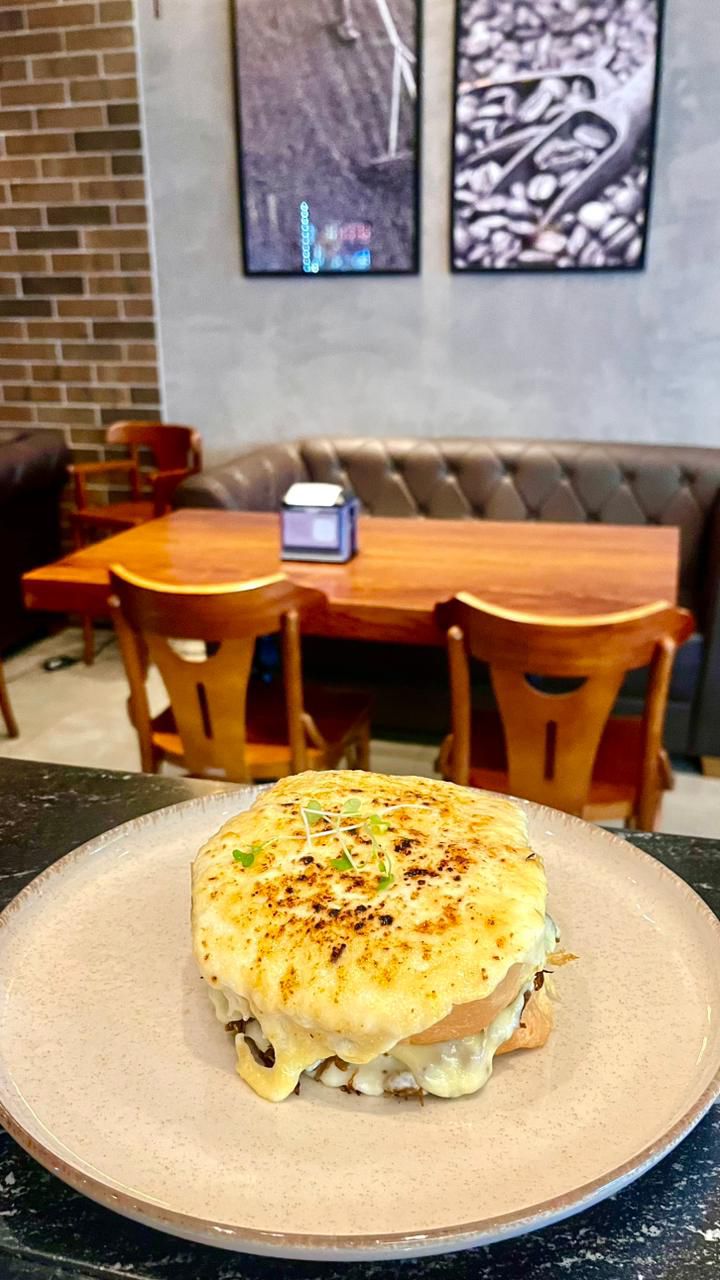 Croque Monsieur de Carne Louca