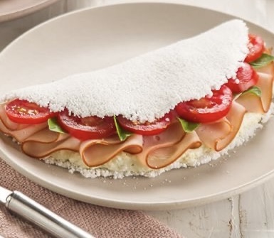 Tapioca com Peito de Peru, Queijo, Tomate Cereja e Rúcula